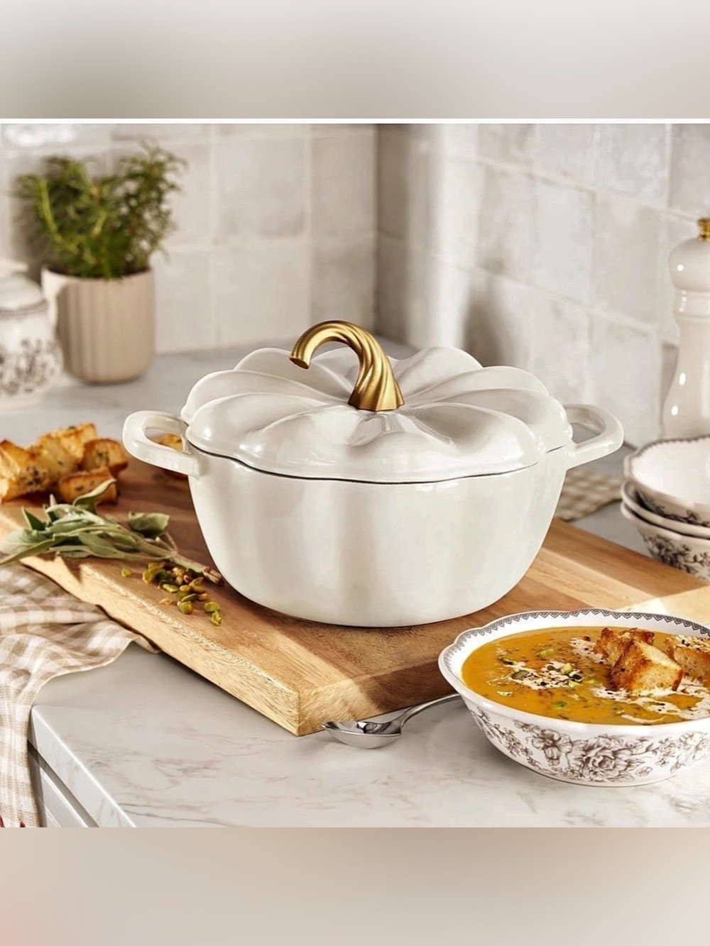 New Pioneer Woman Pumpkin Enameled Cast Iron Dutch Oven in Linen